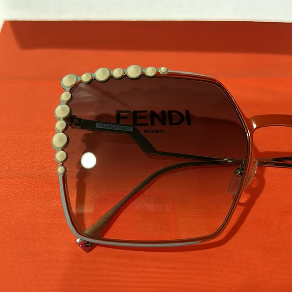 Fendi sunglasses, new with box. - Picture 11 of 11